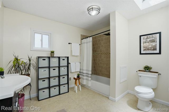 295 Madison Avenue, Clawson, MI 48017