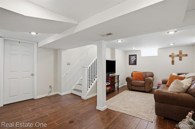295 Madison Avenue, Clawson, MI 48017