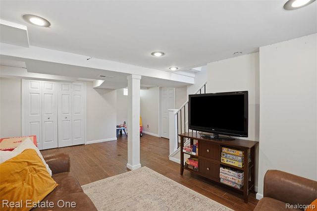 295 Madison Avenue, Clawson, MI 48017