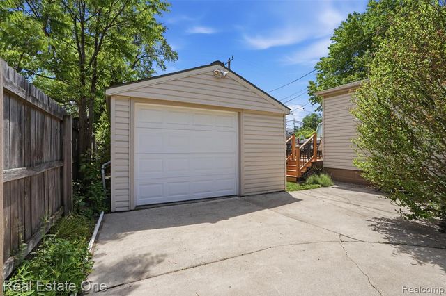 295 Madison Avenue, Clawson, MI 48017