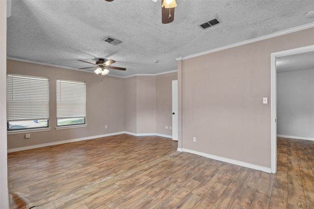 2700 Stone Creek Lane, Corinth, TX 76210