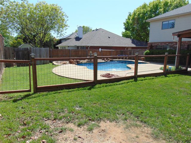 2700 Stone Creek Lane, Corinth, TX 76210