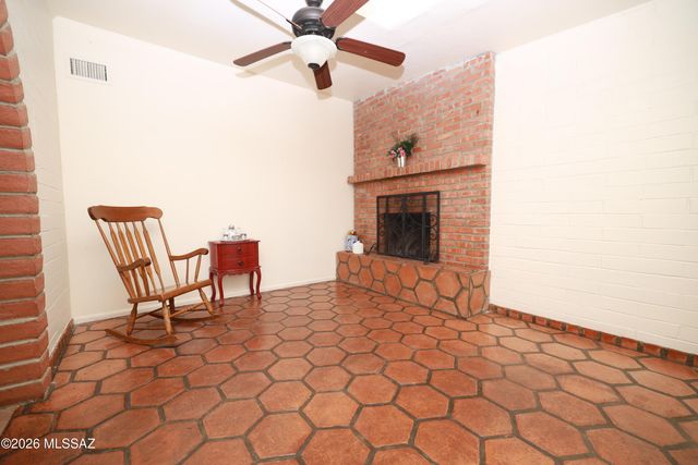 672 W Calle Sevilla, Tucson, AZ 85756