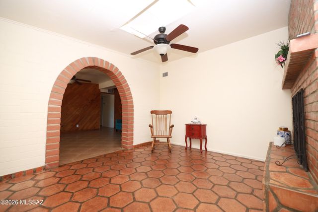 672 W Calle Sevilla, Tucson, AZ 85756