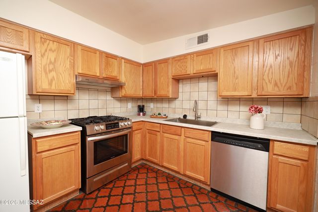 672 W Calle Sevilla, Tucson, AZ 85756
