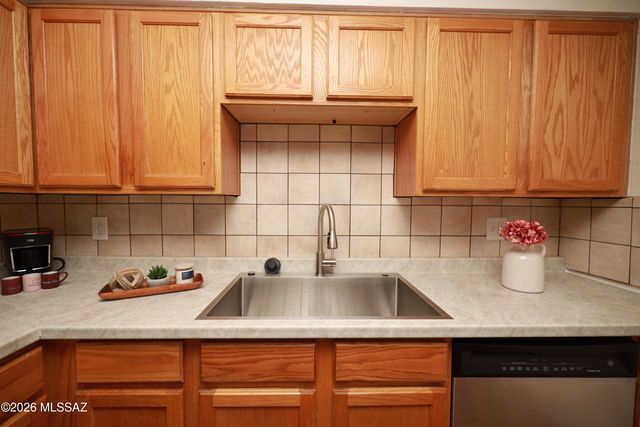 672 W Calle Sevilla, Tucson, AZ 85756