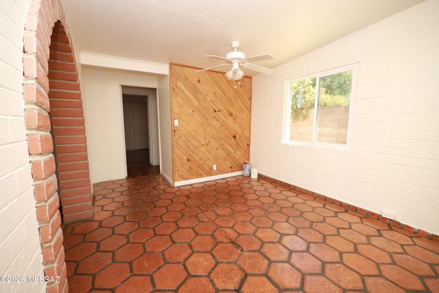 672 W Calle Sevilla, Tucson, AZ 85756