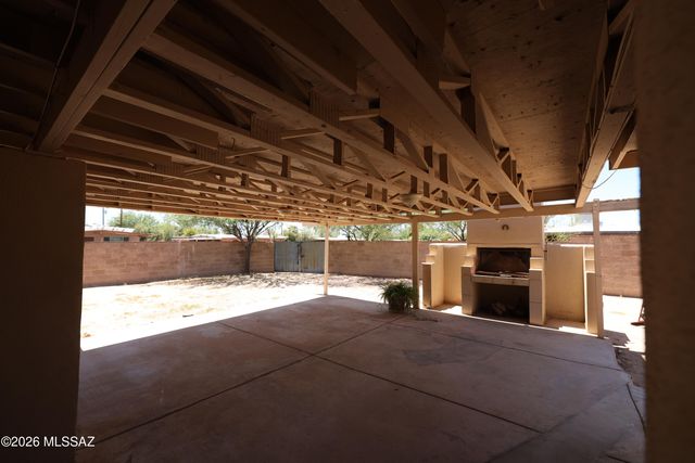 672 W Calle Sevilla, Tucson, AZ 85756