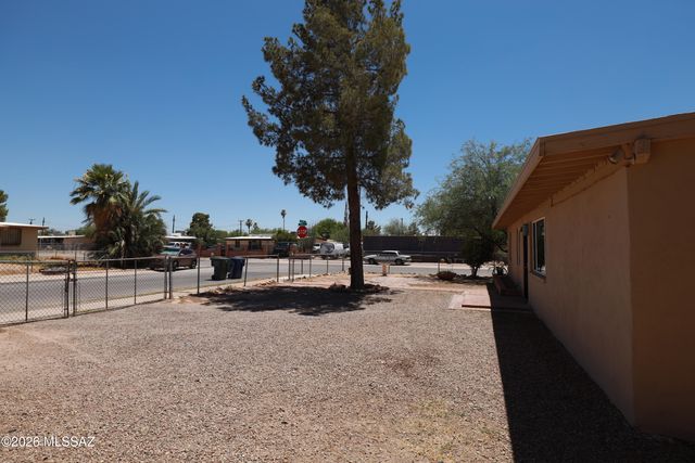 672 W Calle Sevilla, Tucson, AZ 85756