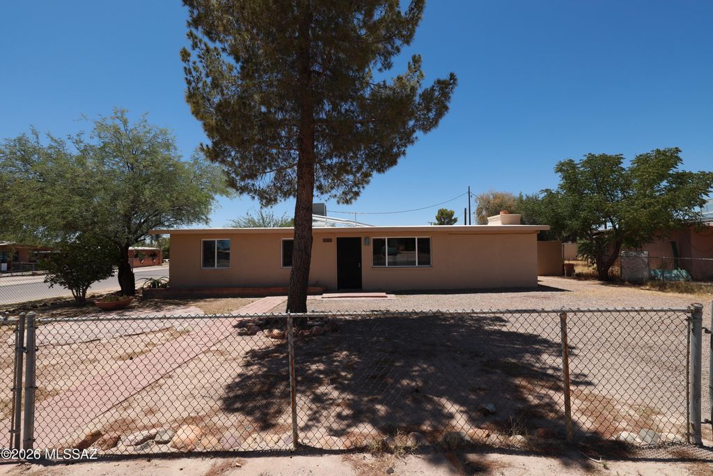 672 W Calle Sevilla, Tucson, AZ 85756
