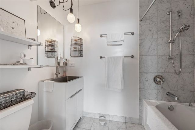 1791 W Howard Street 405, Chicago, IL 60626