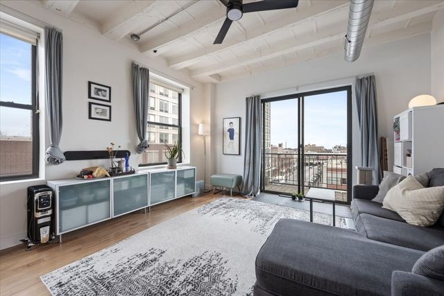 1791 W Howard Street 405, Chicago, IL 60626