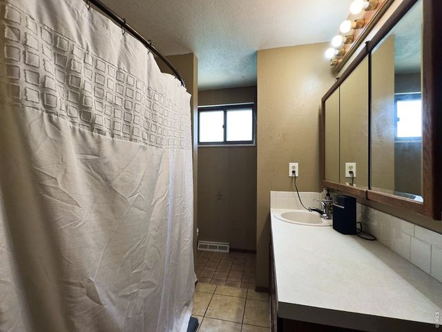 2903 Glendevey Dr, Loveland, CO 80538