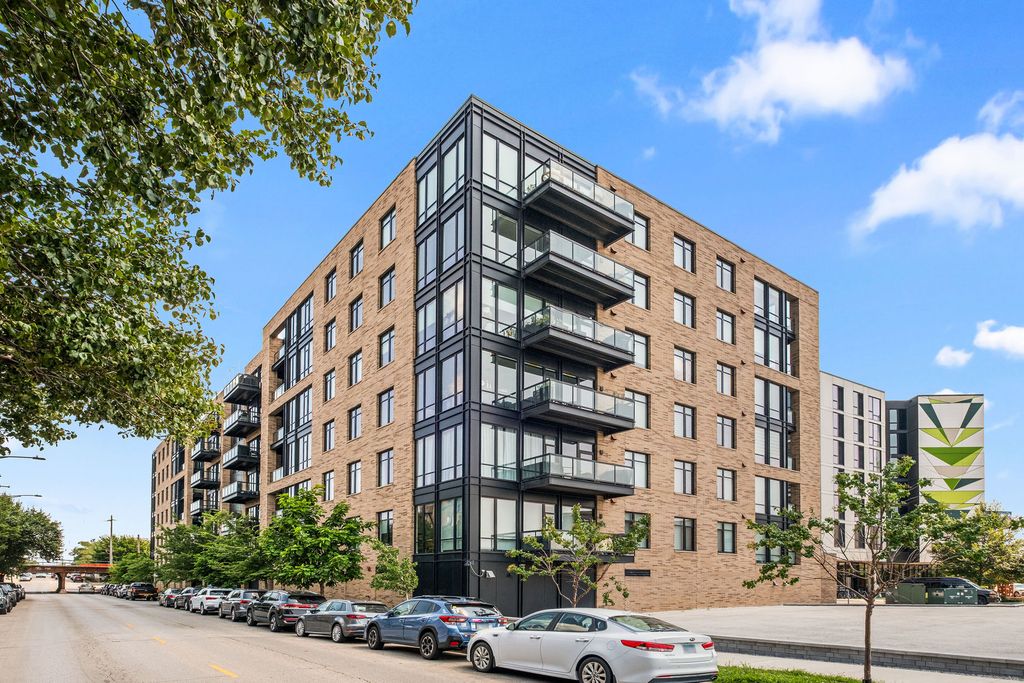 1701 W Webster Avenue 710, Chicago, IL 60614