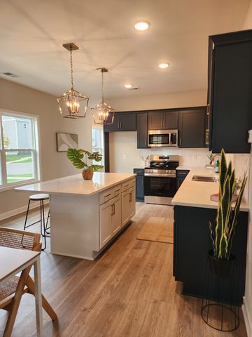 416 Queen Ln, Gallatin, TN 37066