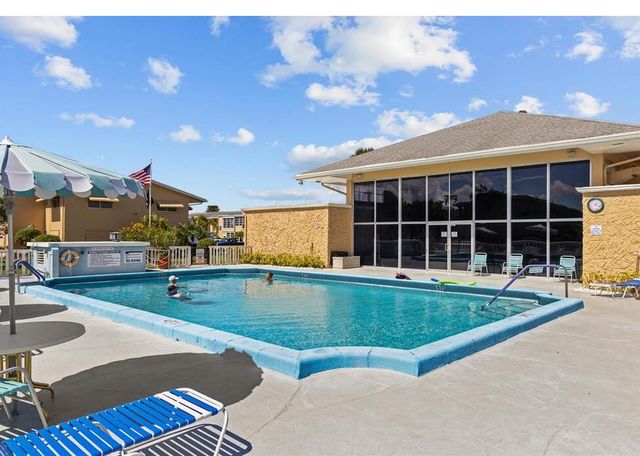 2102 NE 1st Way 103, Boynton Beach, FL 33435