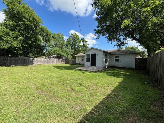 1821 Sandy Lane, Mesquite, TX 75149