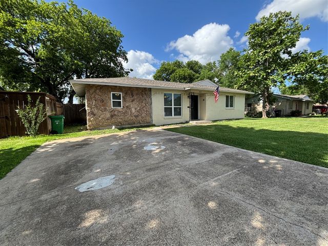 1821 Sandy Lane, Mesquite, TX 75149