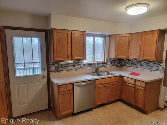 416 River Valley Drive, Marine City, MI 48039
