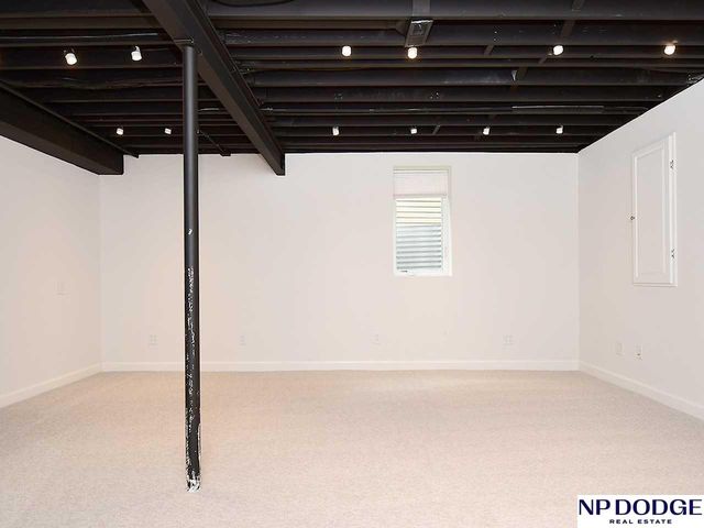 15280 Pepperwood Drive, Omaha, NE 68154