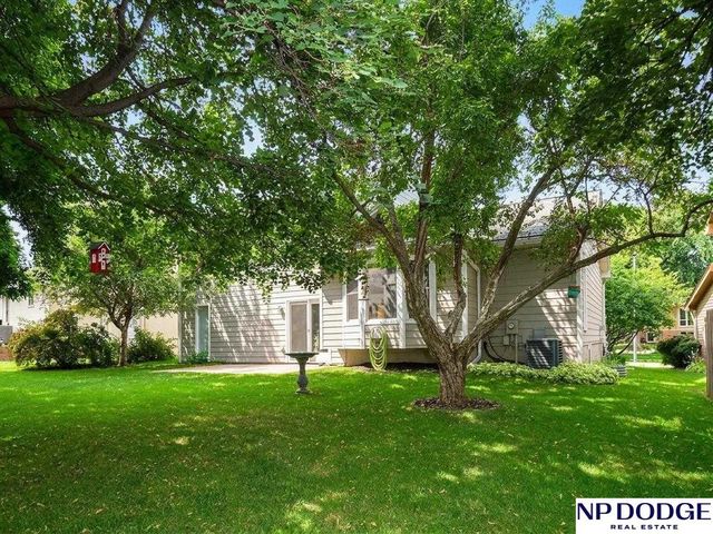 15280 Pepperwood Drive, Omaha, NE 68154