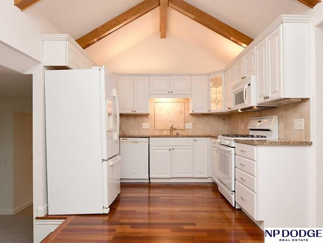 15280 Pepperwood Drive, Omaha, NE 68154