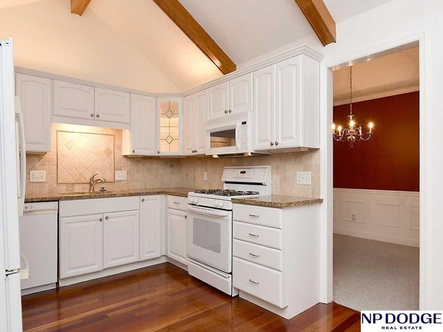 15280 Pepperwood Drive, Omaha, NE 68154