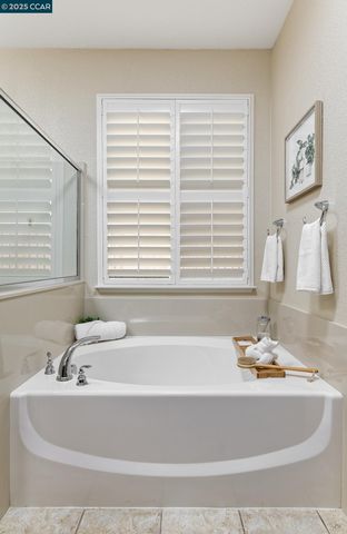 2447 Vallarta Dr, Bay Point, CA 94565