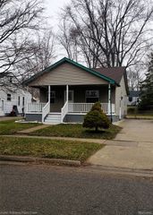 138 W Strathmore Avenue, Pontiac, MI 48340