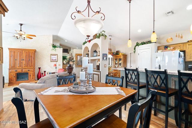 701 W Tiger Place, Green Valley, AZ 85614
