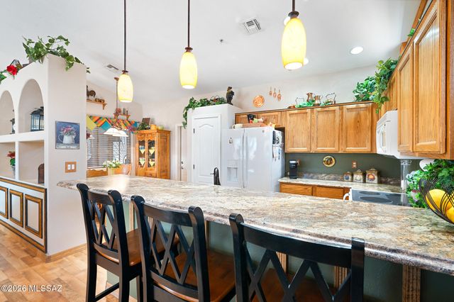 701 W Tiger Place, Green Valley, AZ 85614