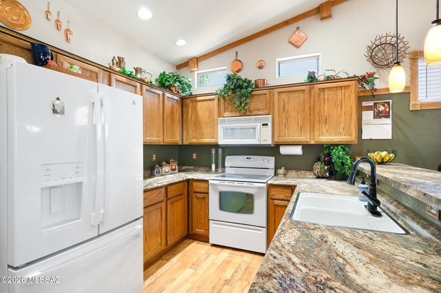 701 W Tiger Place, Green Valley, AZ 85614