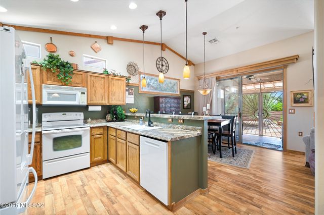 701 W Tiger Place, Green Valley, AZ 85614