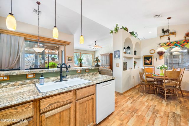 701 W Tiger Place, Green Valley, AZ 85614