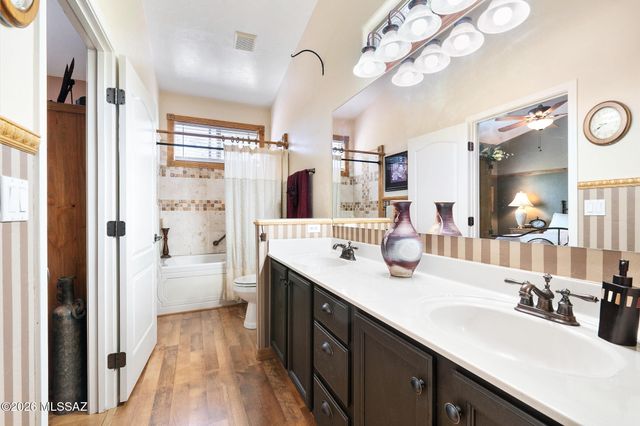 701 W Tiger Place, Green Valley, AZ 85614