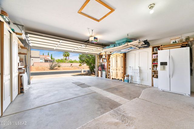 701 W Tiger Place, Green Valley, AZ 85614