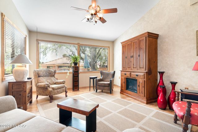 701 W Tiger Place, Green Valley, AZ 85614