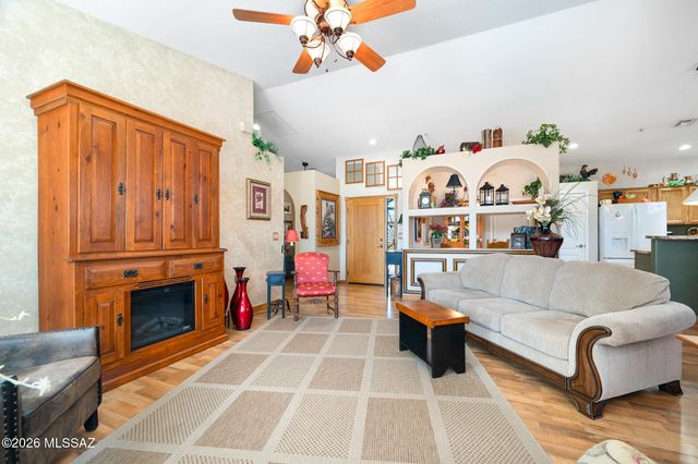 701 W Tiger Place, Green Valley, AZ 85614