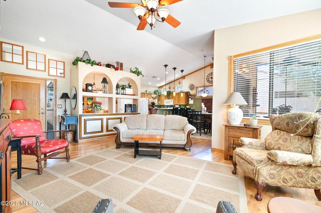701 W Tiger Place, Green Valley, AZ 85614