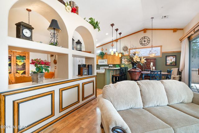 701 W Tiger Place, Green Valley, AZ 85614