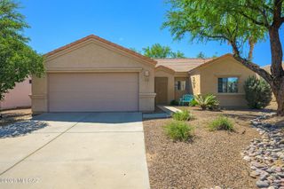 701 W Tiger Place, Green Valley, AZ 85614