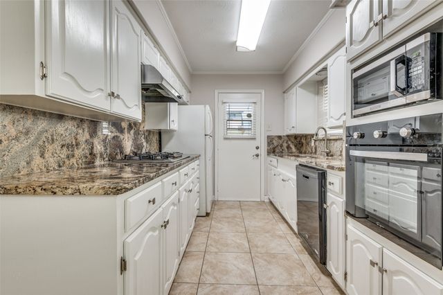 222 Merribrook Trail, Duncanville, TX 75116