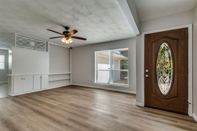 222 Merribrook Trail, Duncanville, TX 75116