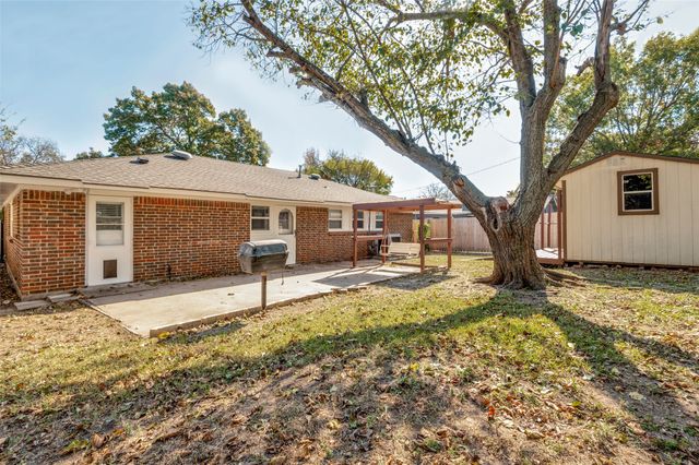 222 Merribrook Trail, Duncanville, TX 75116