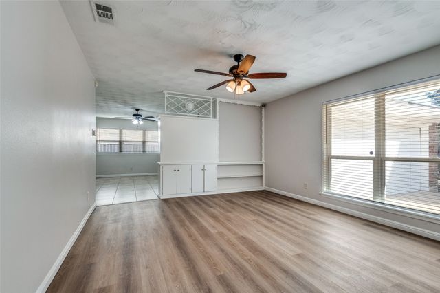 222 Merribrook Trail, Duncanville, TX 75116