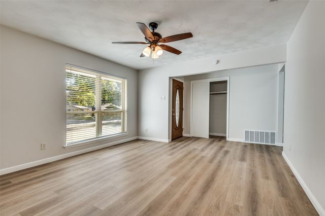 222 Merribrook Trail, Duncanville, TX 75116