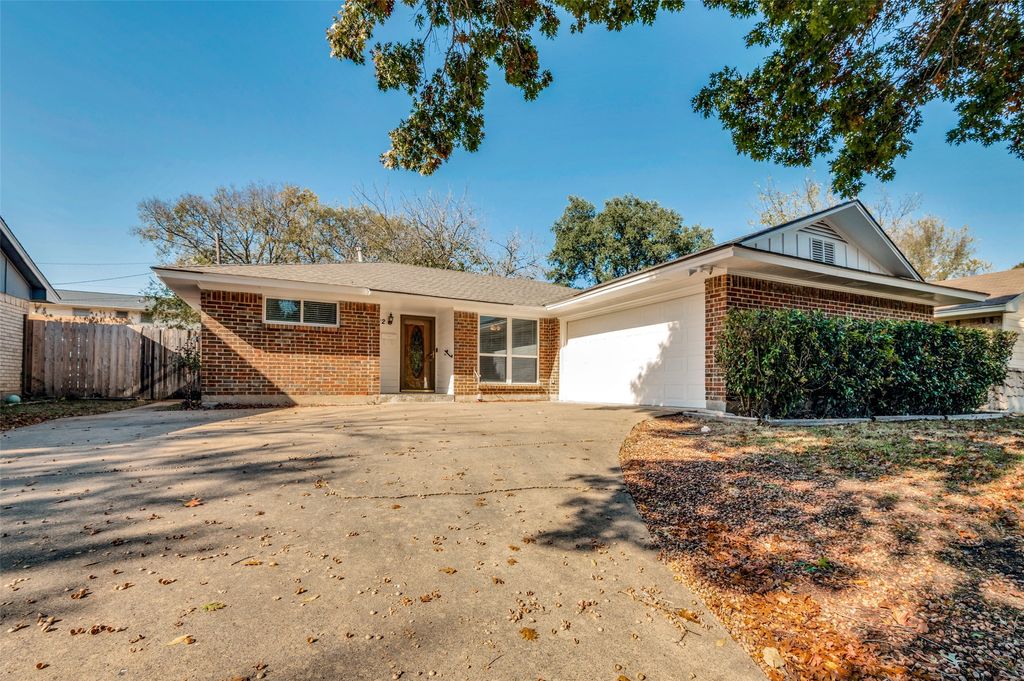 222 Merribrook Trail, Duncanville, TX 75116