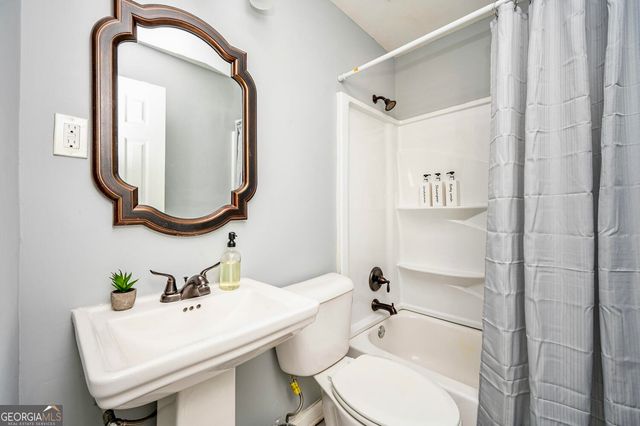 3222 Jamaica Road NW, Atlanta, GA 30318