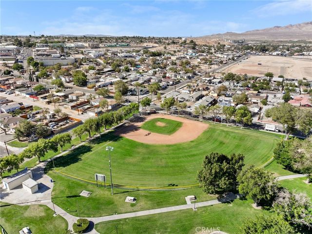 16822 Tracy, Victorville, CA 92395