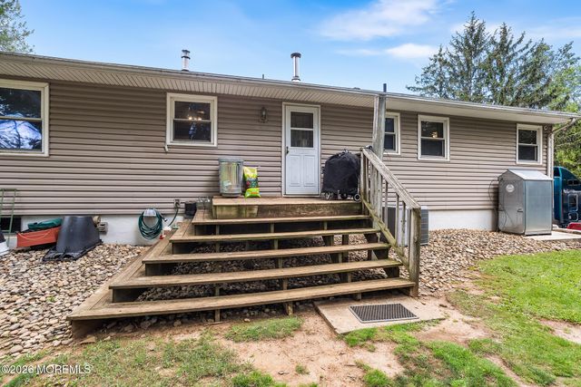7 Chambers Road, Millstone, NJ 08510